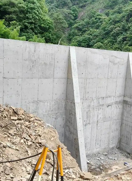 平顶山鲁山县重力式挡土墙